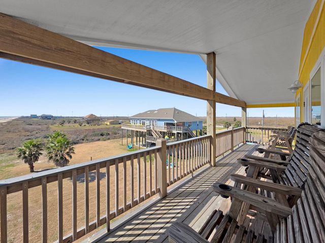 1120 Alex Drive, Gilchrist, TX 77617