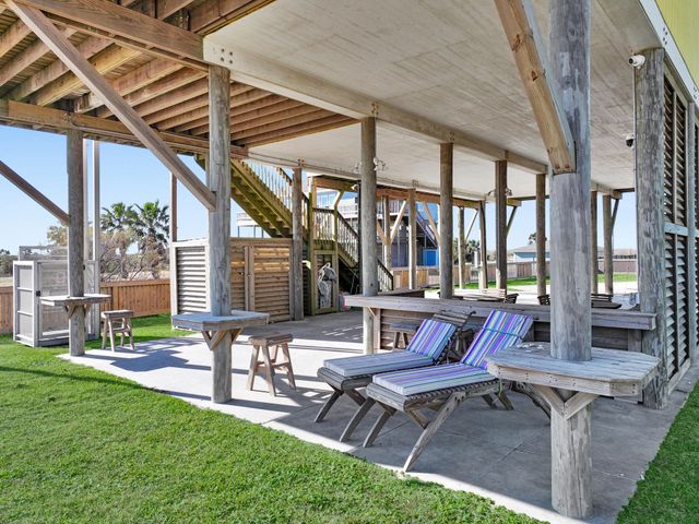 1120 Alex Drive, Gilchrist, TX 77617