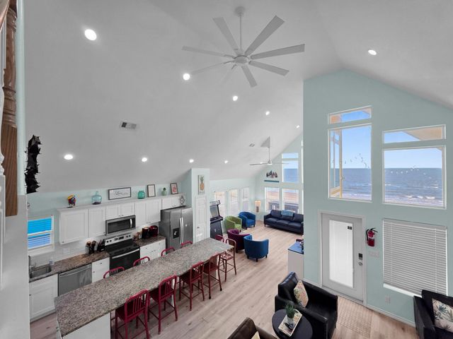 1120 Alex Drive, Gilchrist, TX 77617