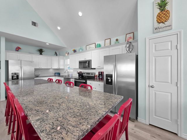 1120 Alex Drive, Gilchrist, TX 77617