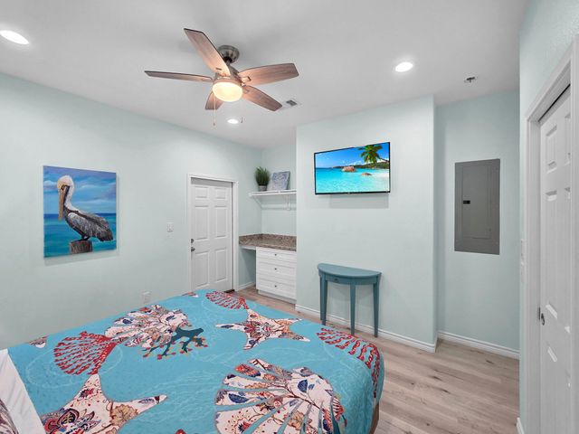 1120 Alex Drive, Gilchrist, TX 77617