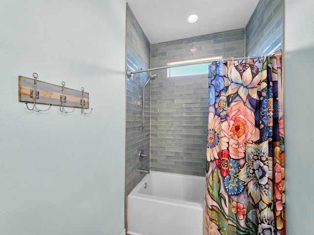 1120 Alex Drive, Gilchrist, TX 77617