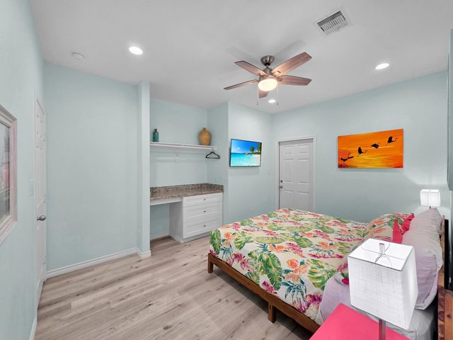 1120 Alex Drive, Gilchrist, TX 77617