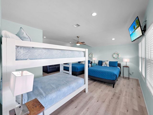 1120 Alex Drive, Gilchrist, TX 77617