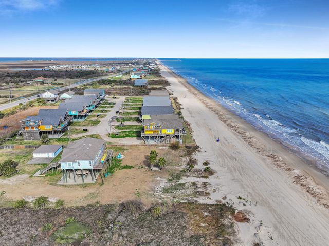 1120 Alex Drive, Gilchrist, TX 77617