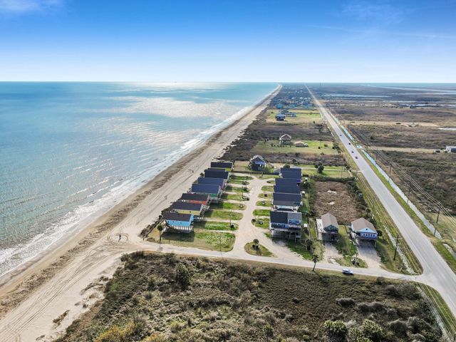 1120 Alex Drive, Gilchrist, TX 77617