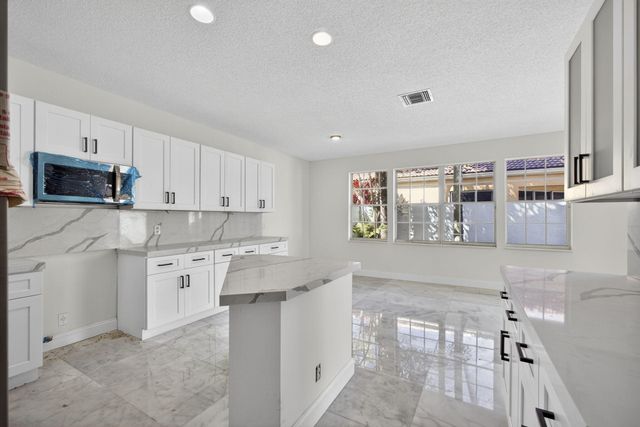 8 Via Sorrento, Palm Beach Gardens, FL 33418