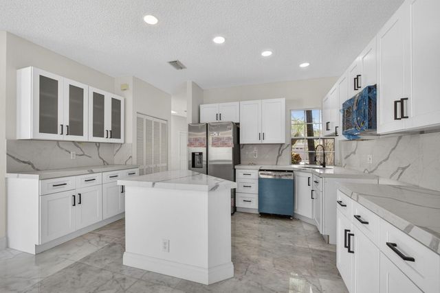 8 Via Sorrento, Palm Beach Gardens, FL 33418