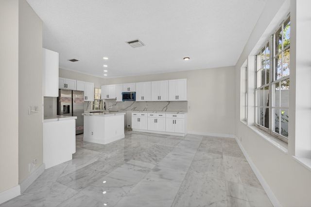 8 Via Sorrento, Palm Beach Gardens, FL 33418