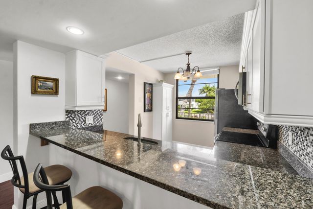 3716 Whitehall Drive 202, West Palm Beach, FL 33401