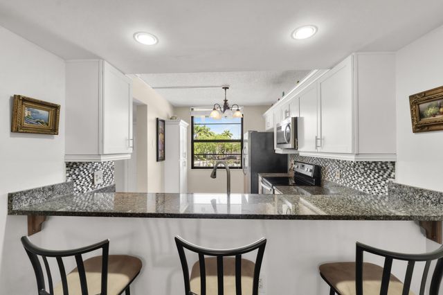 3716 Whitehall Drive 202, West Palm Beach, FL 33401