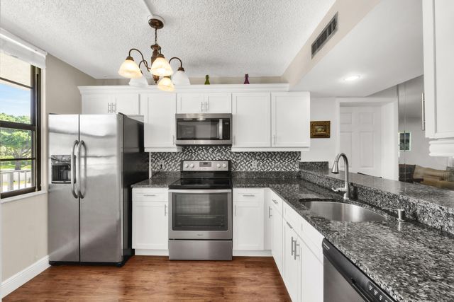 3716 Whitehall Drive 202, West Palm Beach, FL 33401
