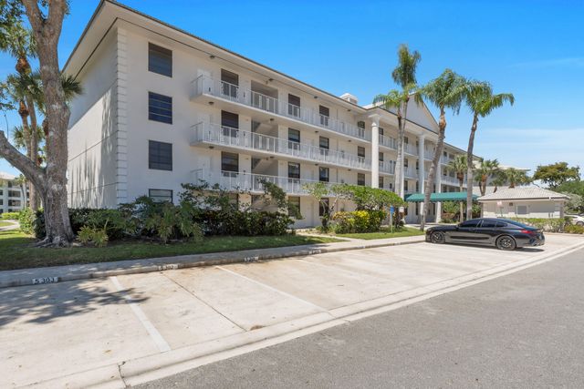 3716 Whitehall Drive 202, West Palm Beach, FL 33401