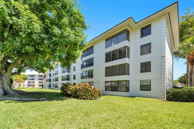 3716 Whitehall Drive 202, West Palm Beach, FL 33401