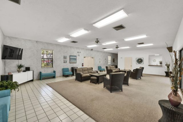 3716 Whitehall Drive 202, West Palm Beach, FL 33401