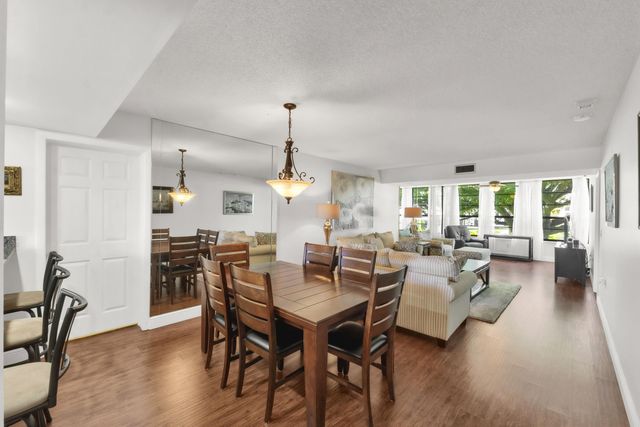 3716 Whitehall Drive 202, West Palm Beach, FL 33401