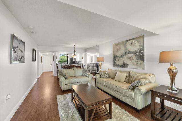 3716 Whitehall Drive 202, West Palm Beach, FL 33401