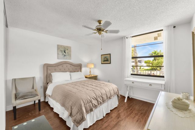 3716 Whitehall Drive 202, West Palm Beach, FL 33401