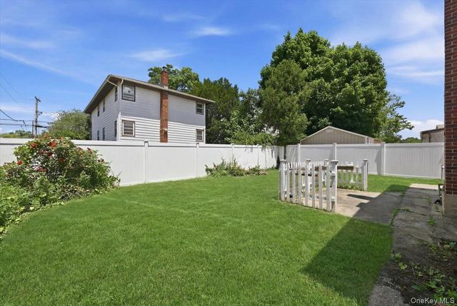 258 Marguerite Avenue, Floral Park, NY 11001