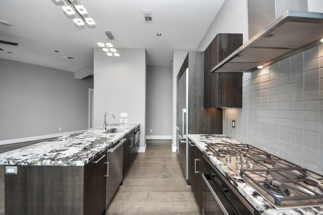 1409 Post Oak Boulevard 803, Houston, TX 77056