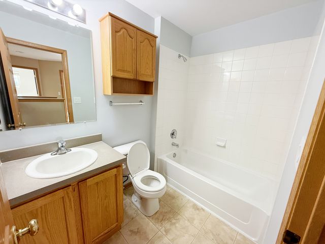 2534 Hillsboro Boulevard 2534, Aurora, IL 60503