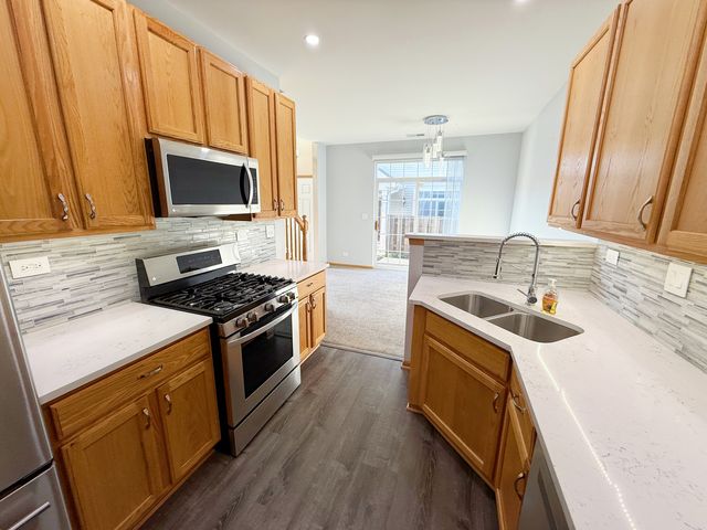 2534 Hillsboro Boulevard 2534, Aurora, IL 60503