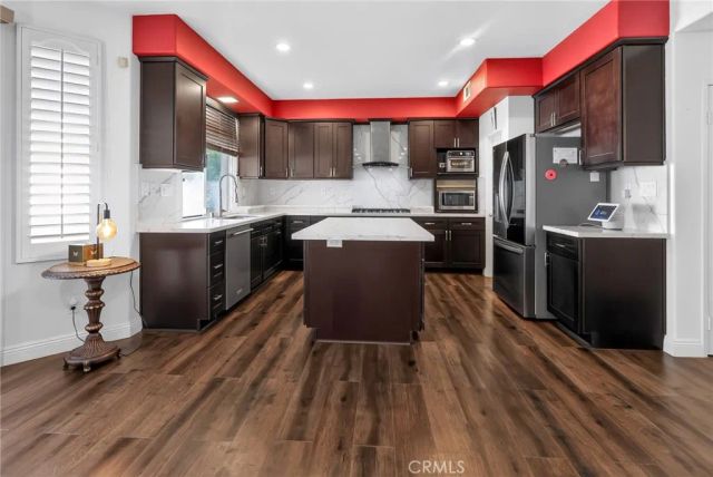29 Pembroke, Irvine, CA 92618
