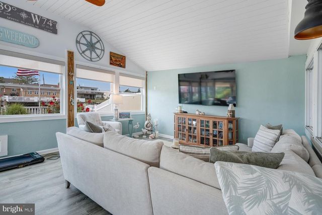15 W MULLICA RD, Little Egg Harbor Twp, NJ 08087
