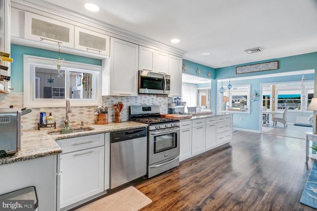 15 W MULLICA RD, Little Egg Harbor Twp, NJ 08087