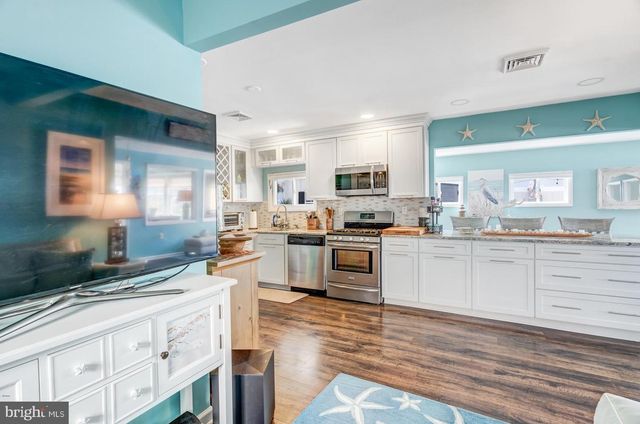 15 W MULLICA RD, Little Egg Harbor Twp, NJ 08087