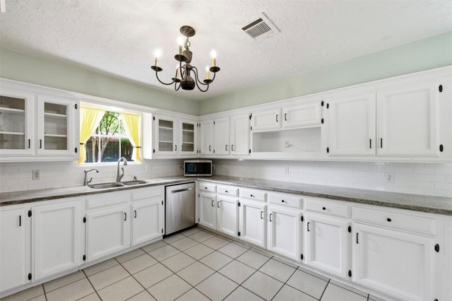 2015 Shady Branch Drive, Kingwood, TX 77339