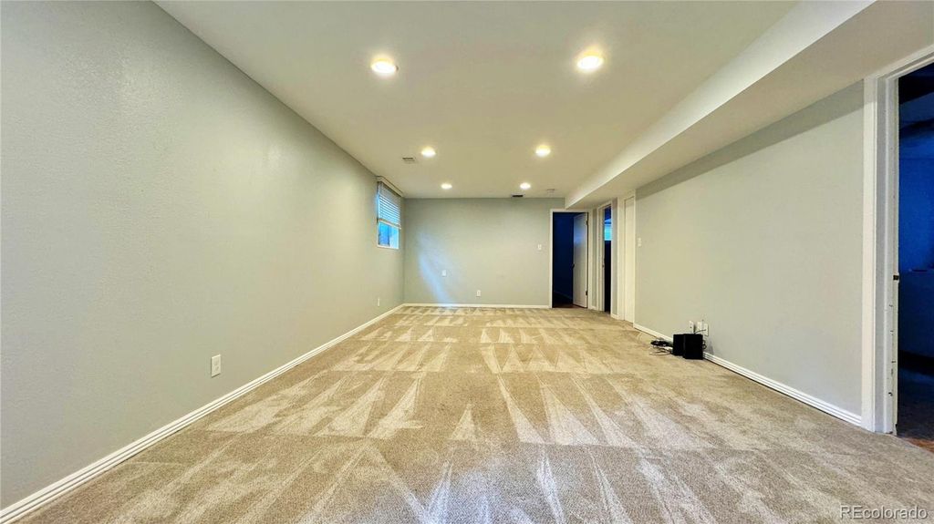 Image 16 of property listing at 6644 S Race Circle, Centennial, CO 80121