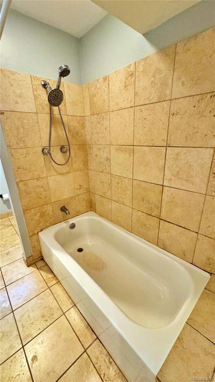 Image 17 of property listing at 6644 S Race Circle, Centennial, CO 80121
