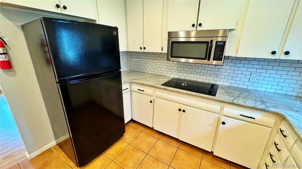 Image 4 of property listing at 6644 S Race Circle, Centennial, CO 80121