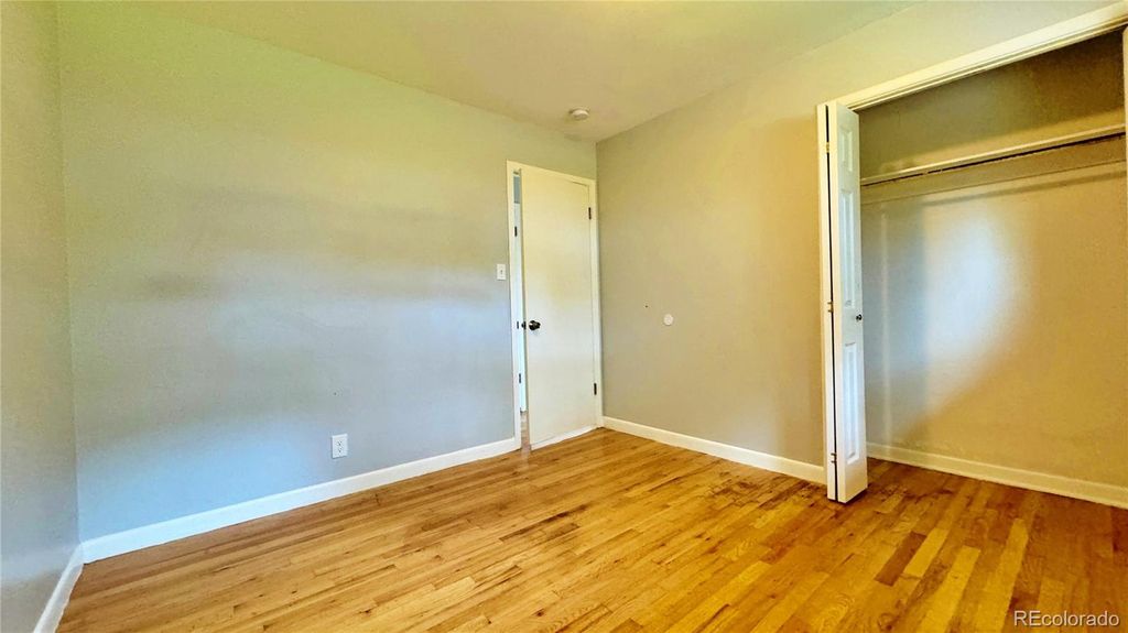 Image 7 of property listing at 6644 S Race Circle, Centennial, CO 80121