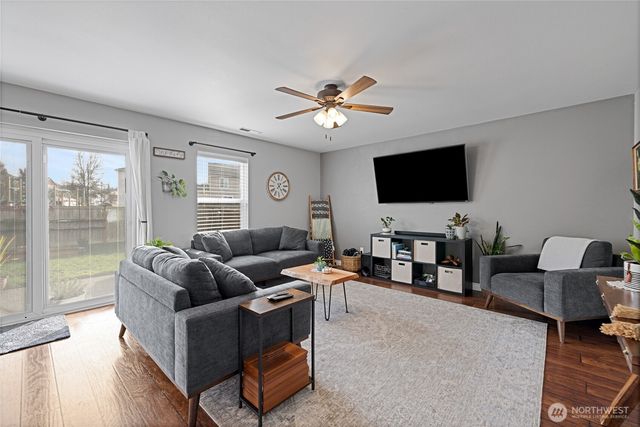 17619 Silver Creek Avenue E, Puyallup, WA 98375