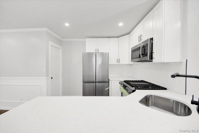 837 Penfield Street, Bronx, NY 10470