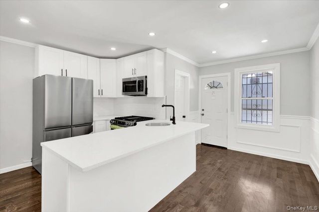 837 Penfield Street, Bronx, NY 10470