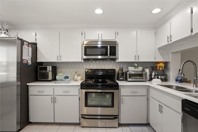 11 ESCONDIDO CIRCLE 108, Altamonte Springs, FL 32701
