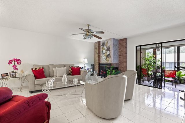11 ESCONDIDO CIRCLE 108, Altamonte Springs, FL 32701