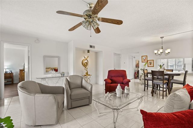11 ESCONDIDO CIRCLE 108, Altamonte Springs, FL 32701