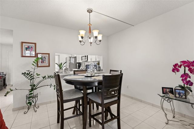 11 ESCONDIDO CIRCLE 108, Altamonte Springs, FL 32701