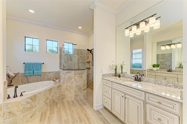 5572 MULLIGAN WAY, Lakewood Ranch, FL 34211