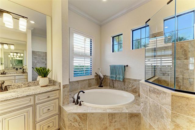 5572 MULLIGAN WAY, Lakewood Ranch, FL 34211