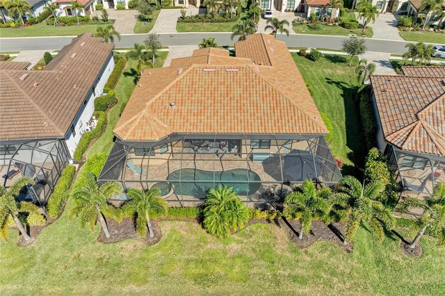 5572 MULLIGAN WAY, Lakewood Ranch, FL 34211