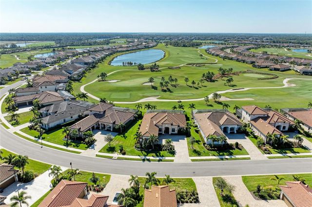 5572 MULLIGAN WAY, Lakewood Ranch, FL 34211