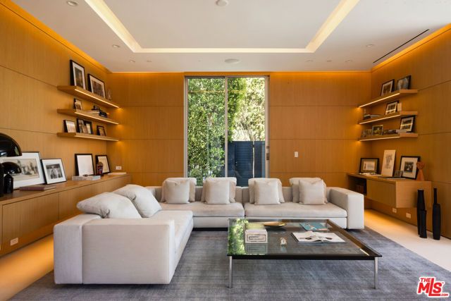 1401 Londonderry Place, Los Angeles, CA 90069