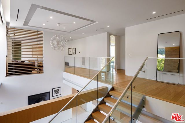 1401 Londonderry Place, Los Angeles, CA 90069