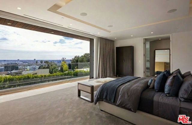 1401 Londonderry Place, Los Angeles, CA 90069