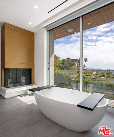 1401 Londonderry Place, Los Angeles, CA 90069